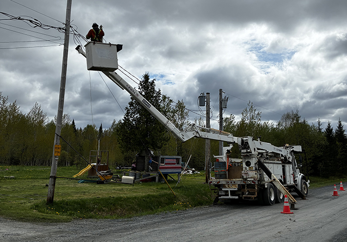 Action RL Electrique, vente et installation de poteaux.