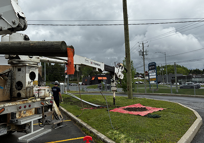 Action RL Electrique, vente et installation de poteaux.