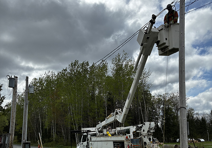 Action RL Electrique, vente et installation de poteaux.