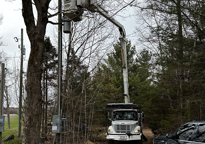 Action RL Electrique, vente et installation de poteaux.